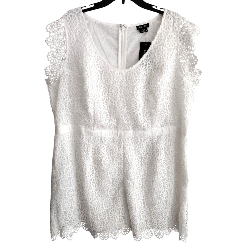 City Chic NEW Eyelet Lace Overlay Scoop-Neck Scalloped Hem Romper Women 22 Plus